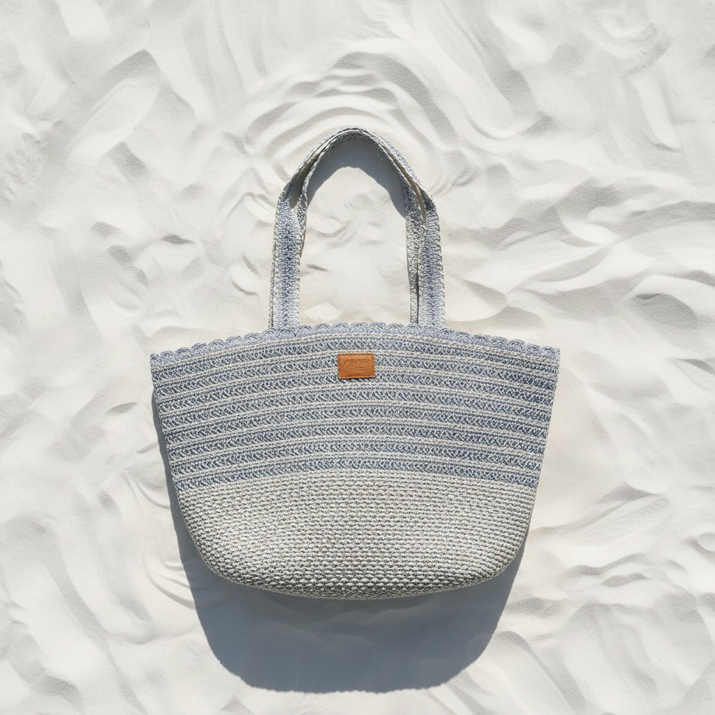 Coveri Shopper Rafia Silver Retro – White Sand Flat Lay